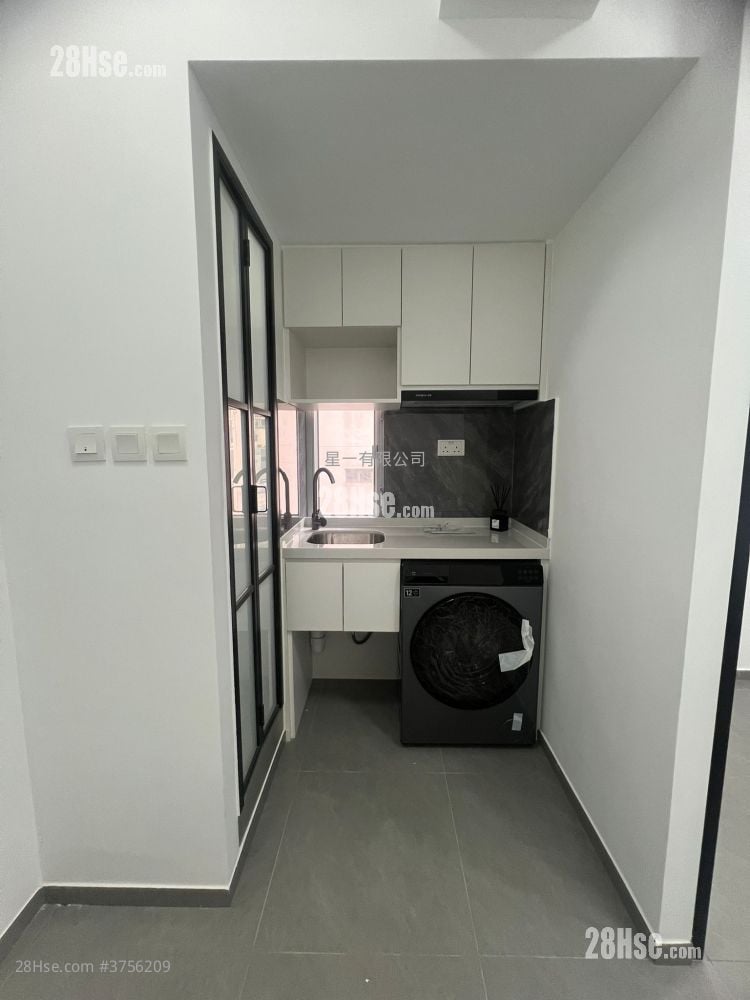 Honland Building Rental 2 Bedrooms , 1 Bathroom 160 ft²