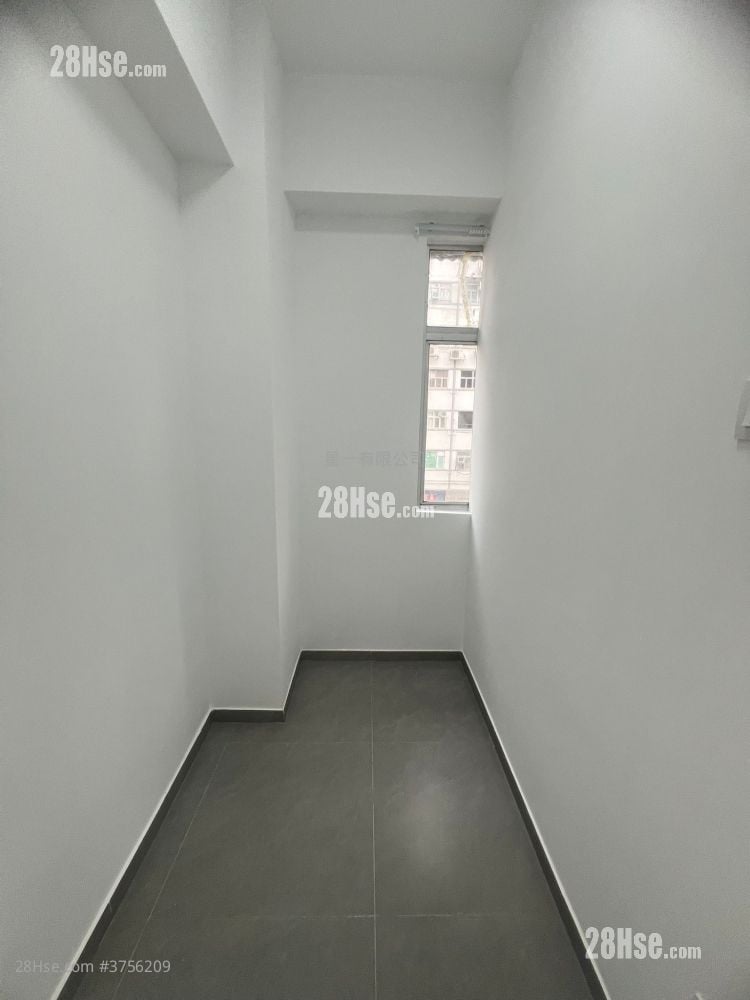 Honland Building Rental 2 Bedrooms , 1 Bathroom 160 ft²