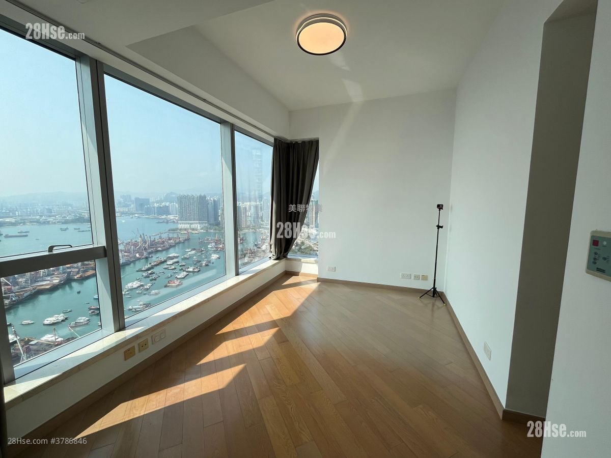 The Cullinan Sell 3 Bedrooms , 2 Bathrooms 875 ft²