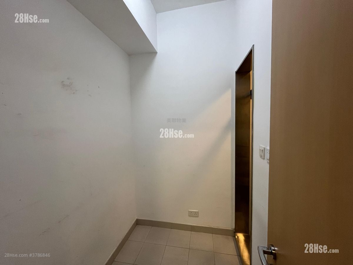 The Cullinan Sell 3 Bedrooms , 2 Bathrooms 875 ft²