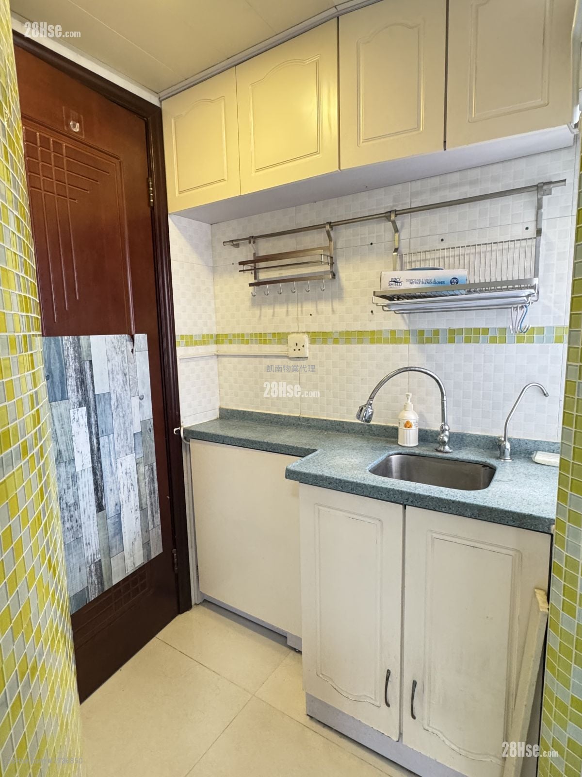 周合成大厦 售盘 306 平方尺