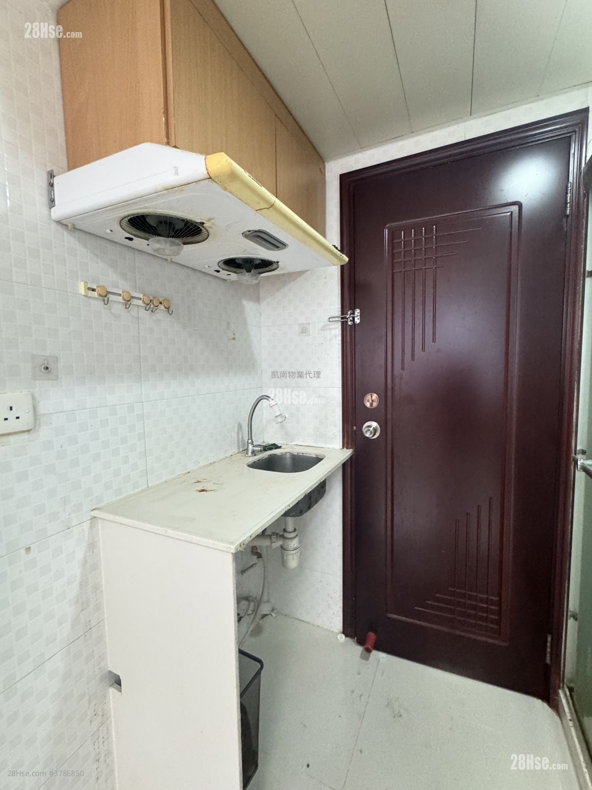 周合成大厦 售盘 306 平方尺