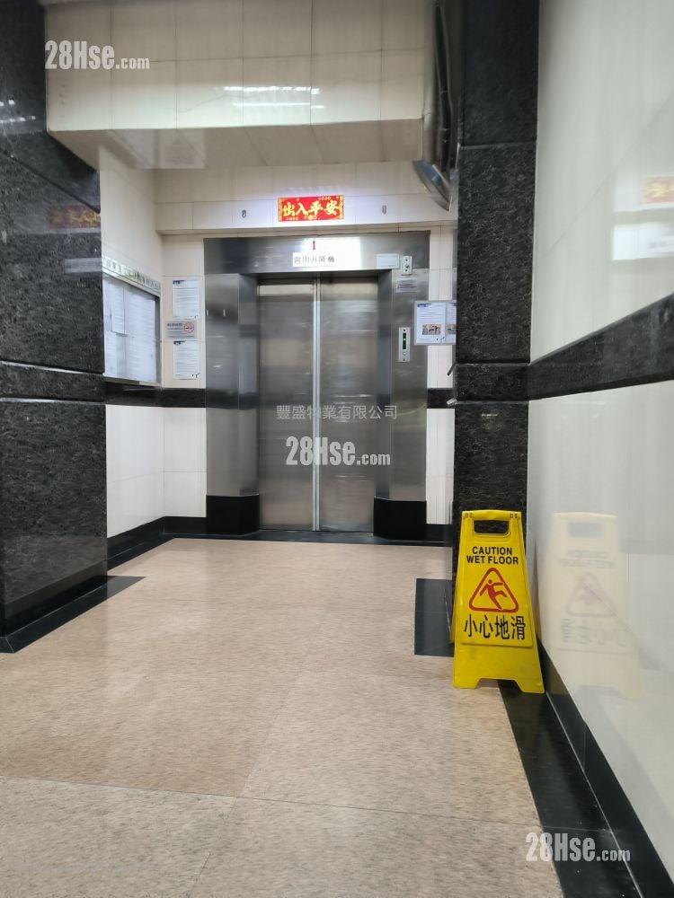 长沙湾道742号 租盘 150 平方尺