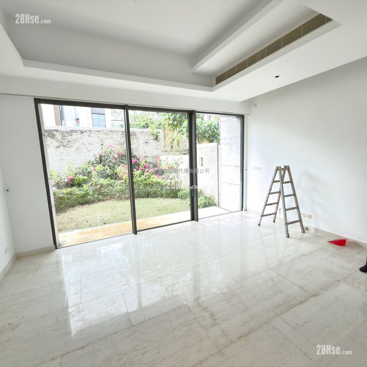 天峦 租盘 3 房 , 5+ 浴室 1,576 平方尺