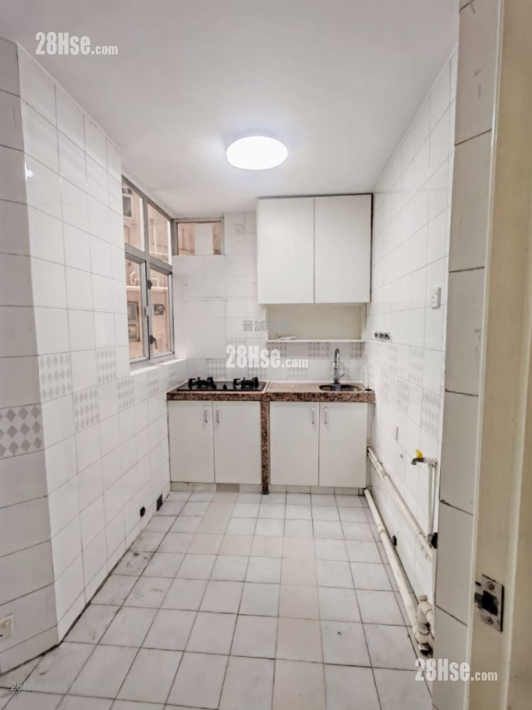 Dragon Inn Court Sell 3 Bedrooms , 2 Bathrooms 692 ft²