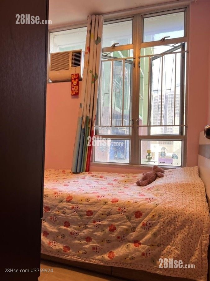 Kam Fung Court Sell 3 Bedrooms , 2 Bathrooms 647 ft²