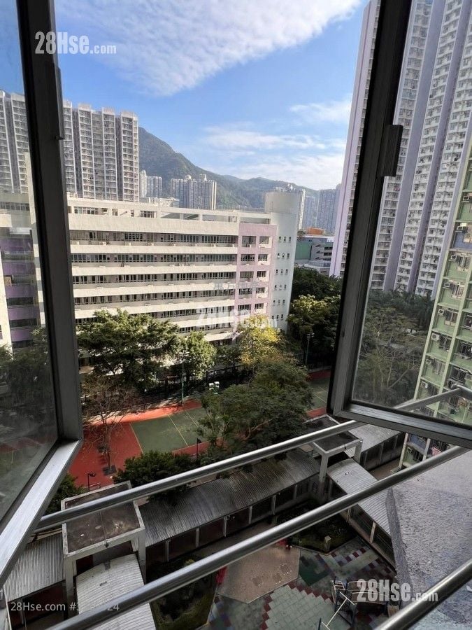 Kam Fung Court Sell 3 Bedrooms , 2 Bathrooms 647 ft²