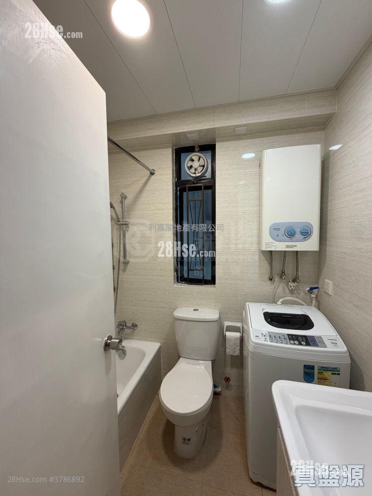 Kornhill Sell 2 Bedrooms , 1 Bathroom 461 ft²