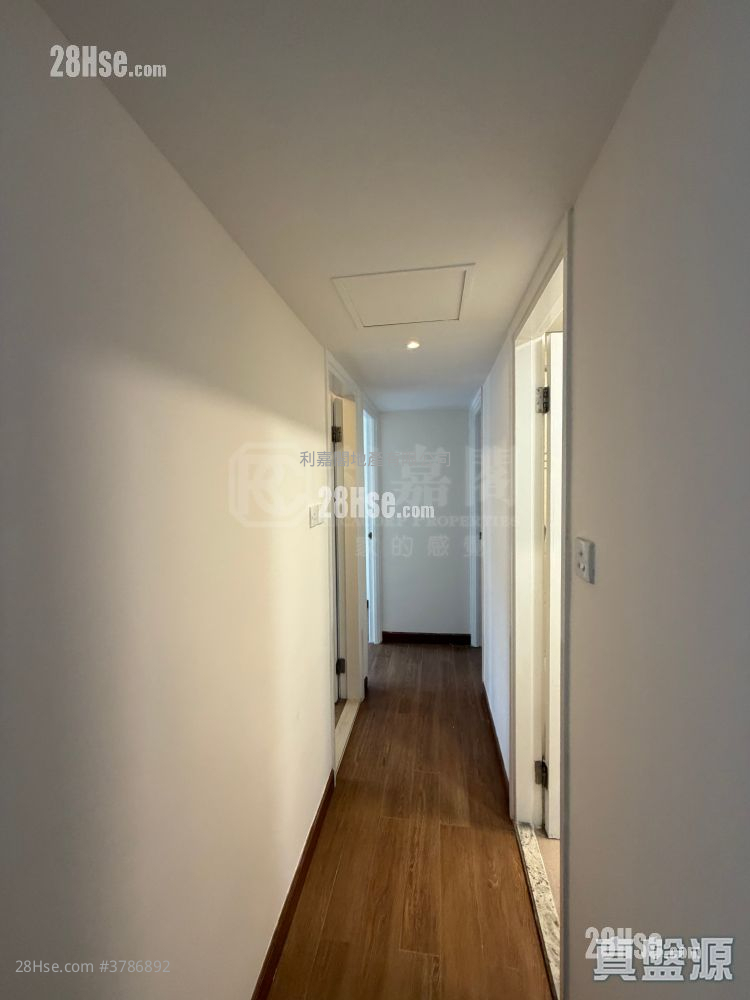 Kornhill Sell 2 Bedrooms , 1 Bathroom 461 ft²