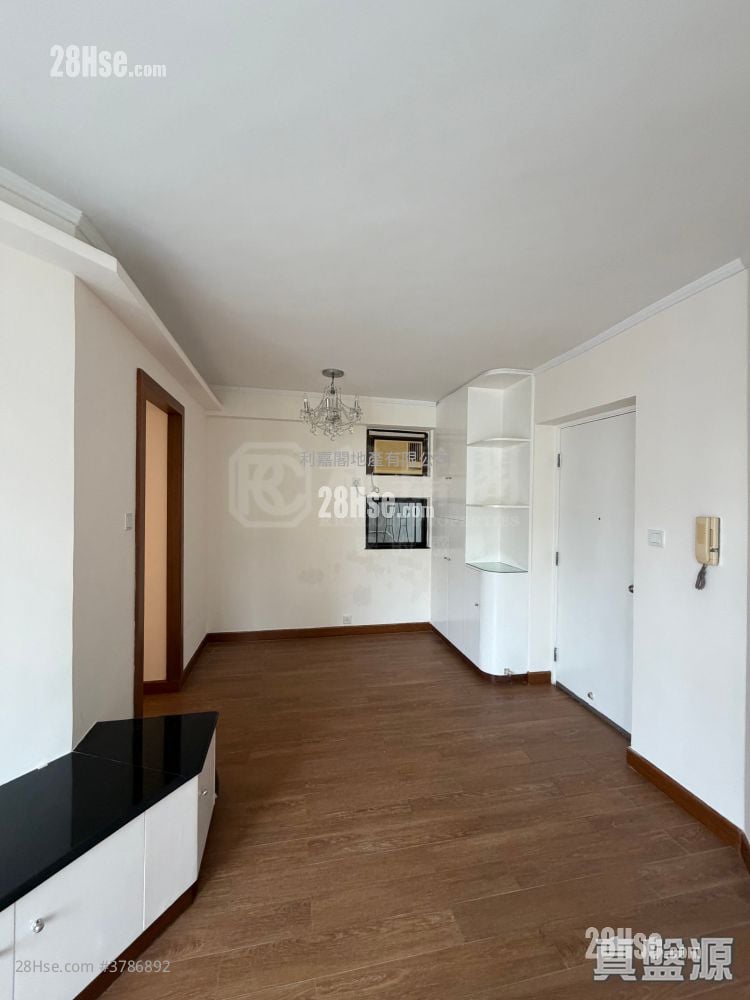 Kornhill Sell 2 Bedrooms , 1 Bathroom 461 ft²