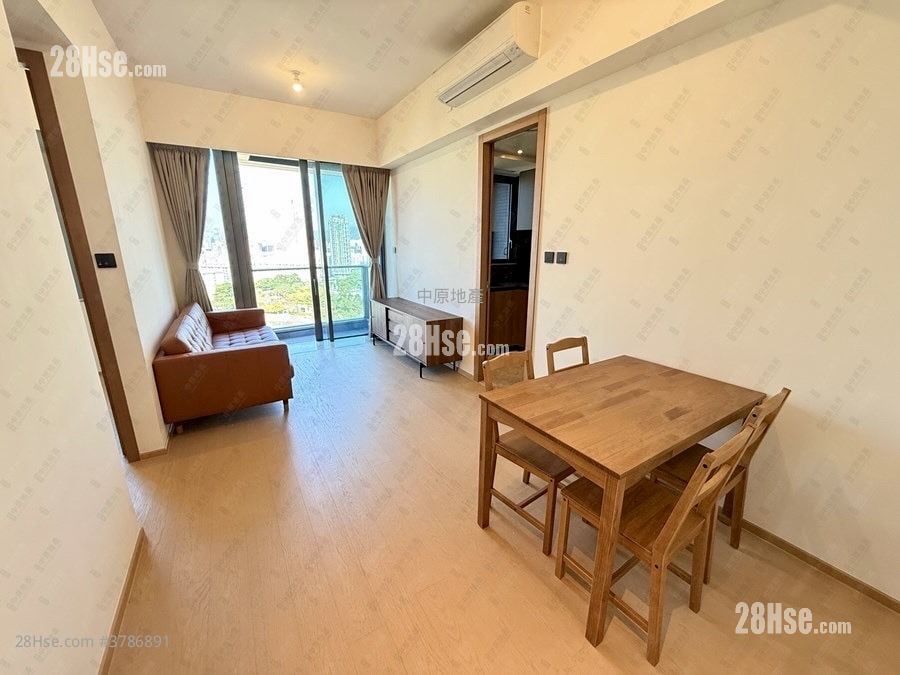 In One Rental 2 Bedrooms , 1 Bathroom 522 ft²