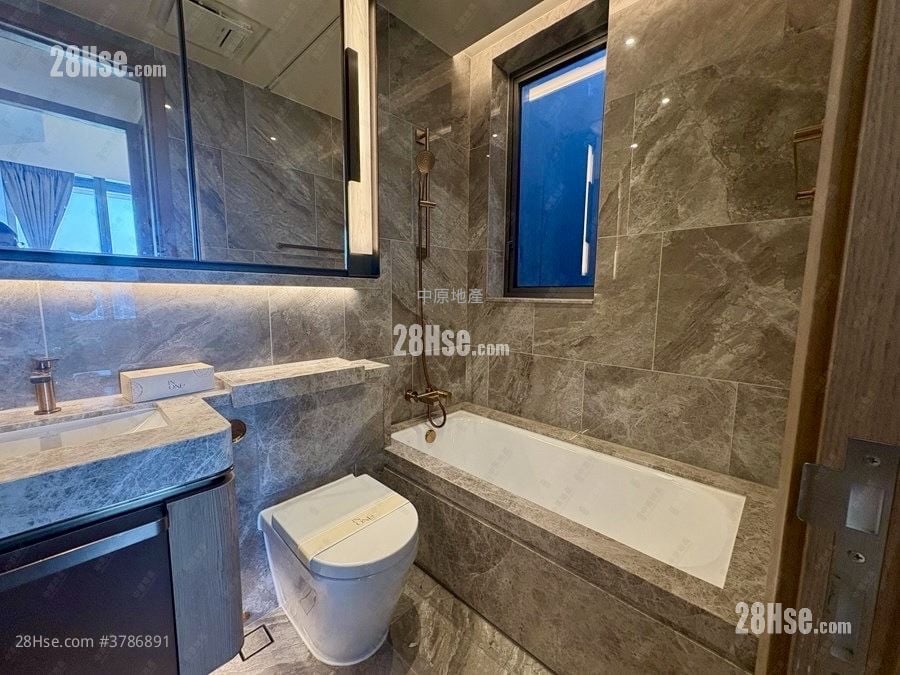 In One Rental 2 Bedrooms , 1 Bathroom 522 ft²