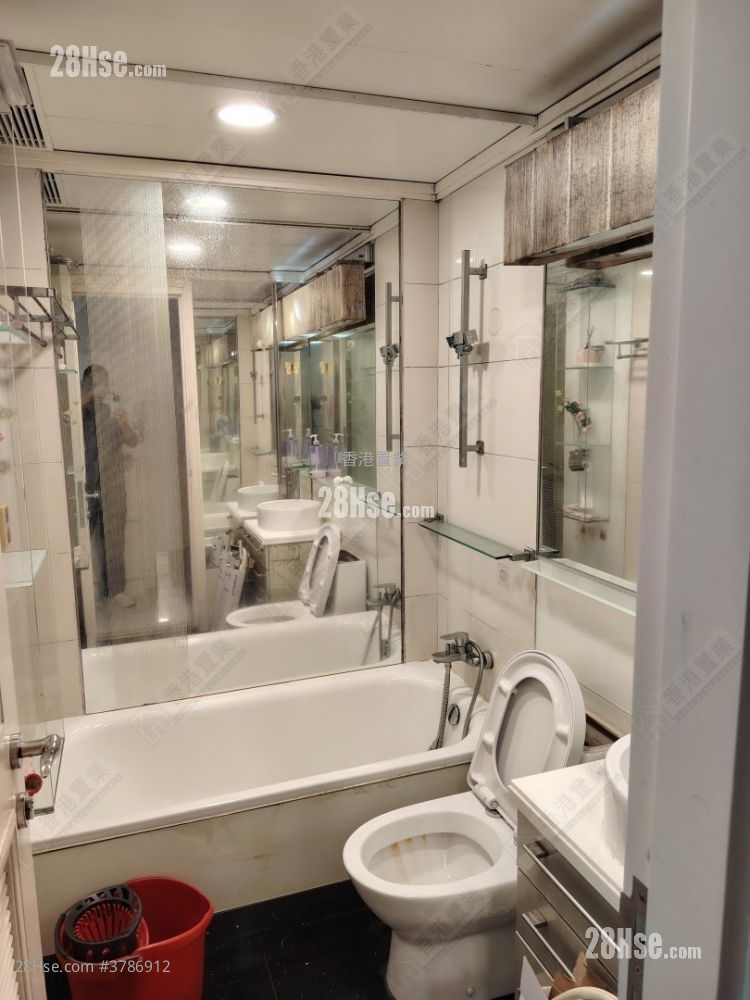 Metro Town Sell 3 Bedrooms 594 ft²