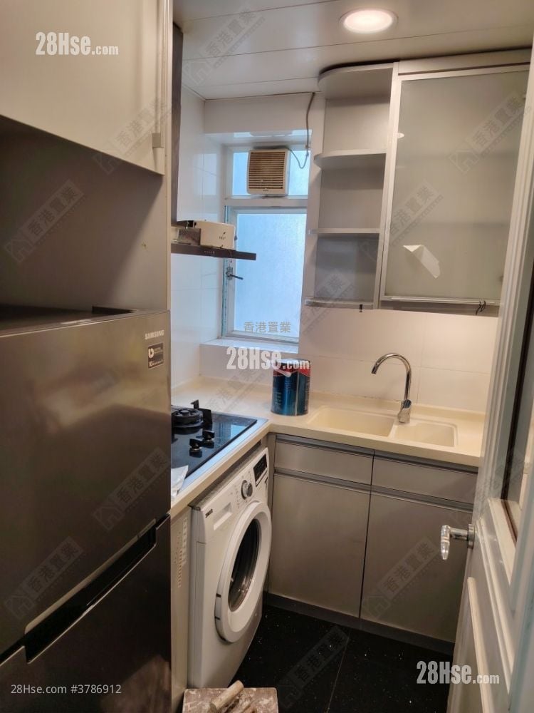 Metro Town Sell 3 Bedrooms 594 ft²