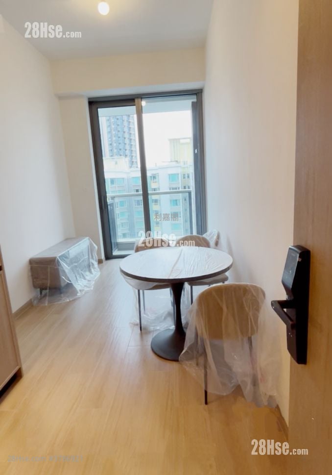 Hava Sell 2 Bedrooms , 1 Bathroom 377 ft²