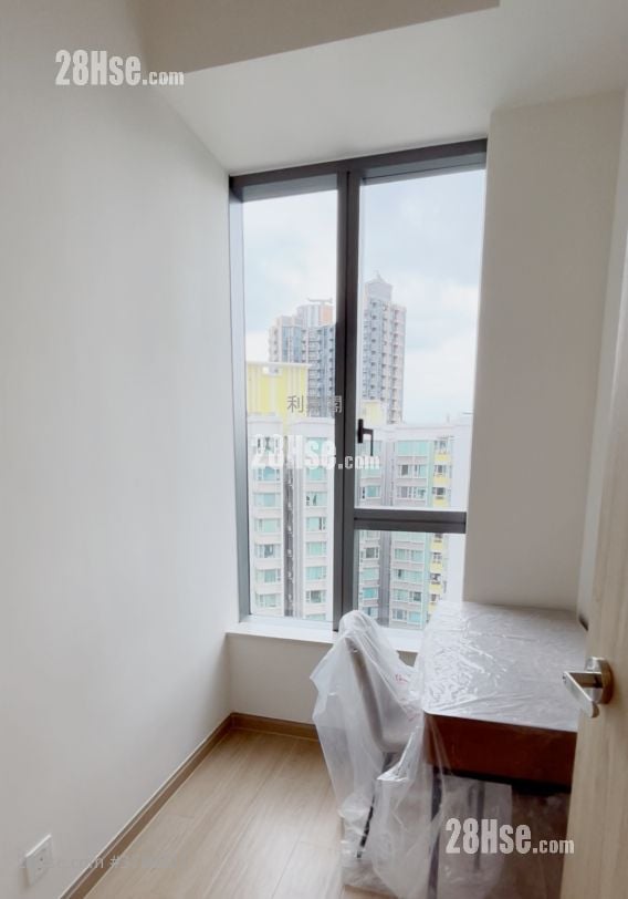 Hava Sell 2 Bedrooms , 1 Bathroom 377 ft²