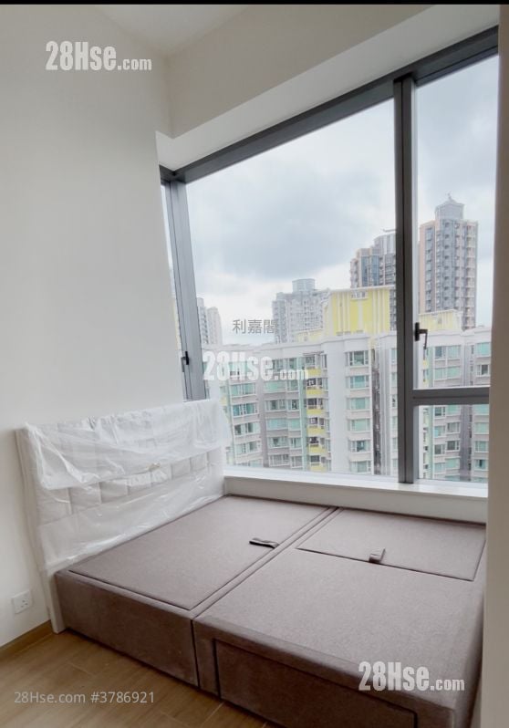 Hava Sell 2 Bedrooms , 1 Bathroom 377 ft²