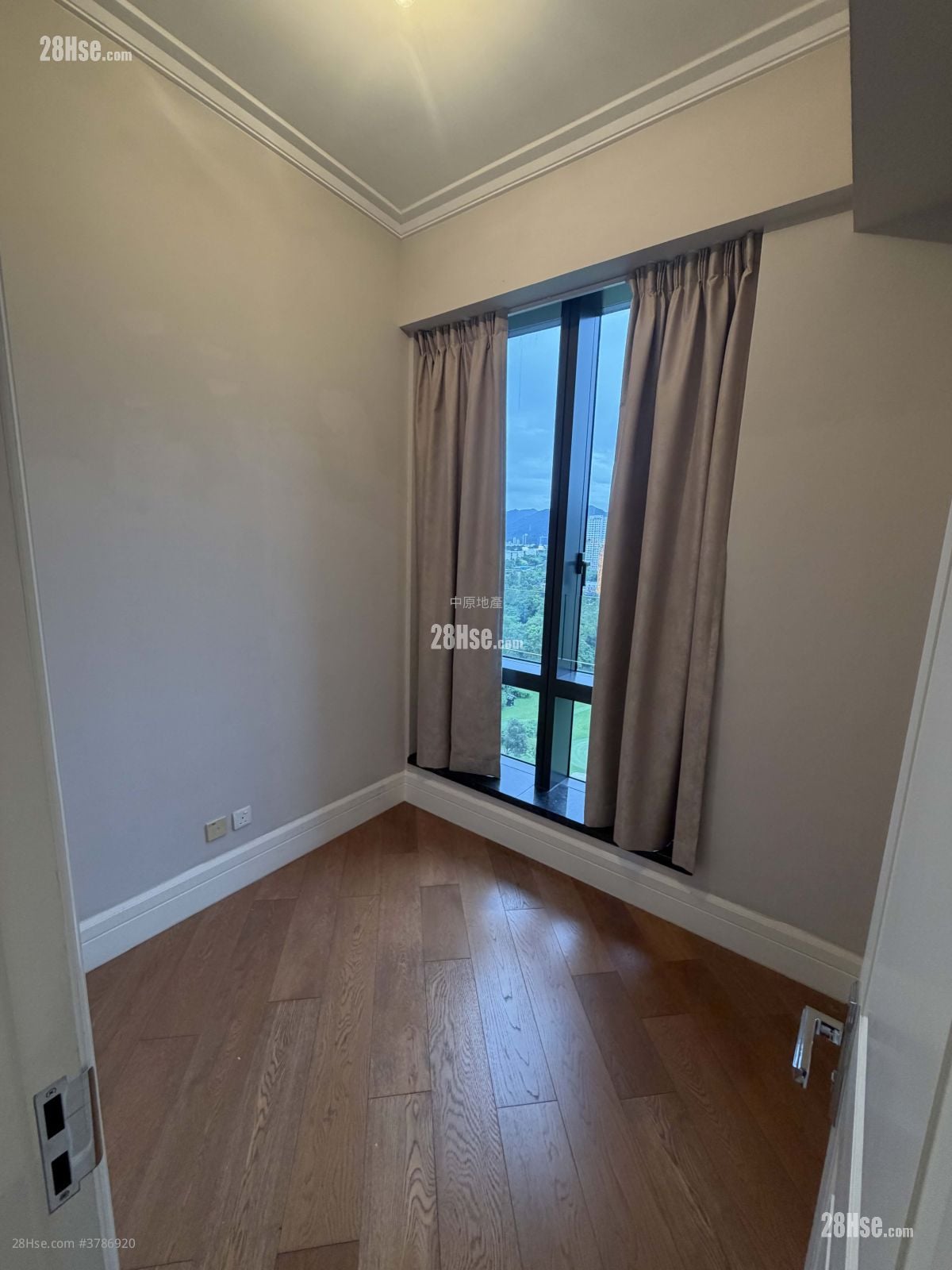 高尔夫御苑 租盘 967 平方尺