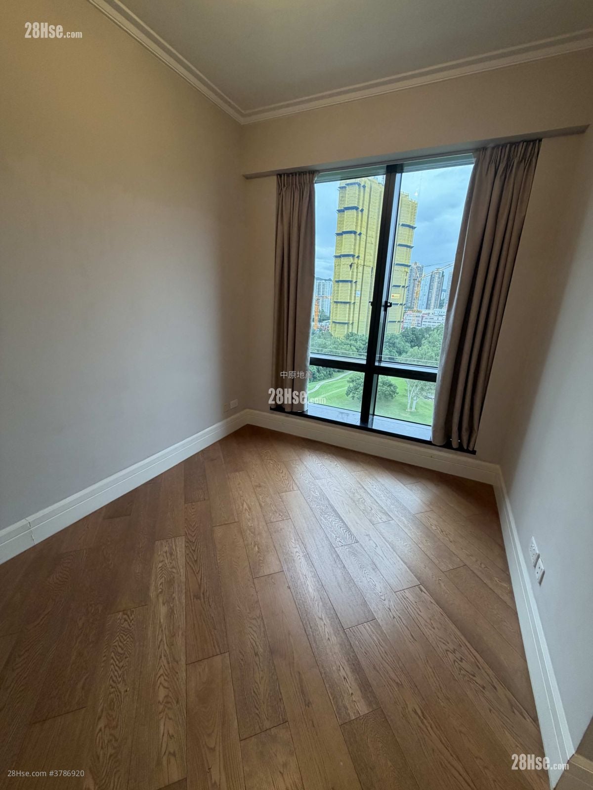 高尔夫御苑 租盘 967 平方尺