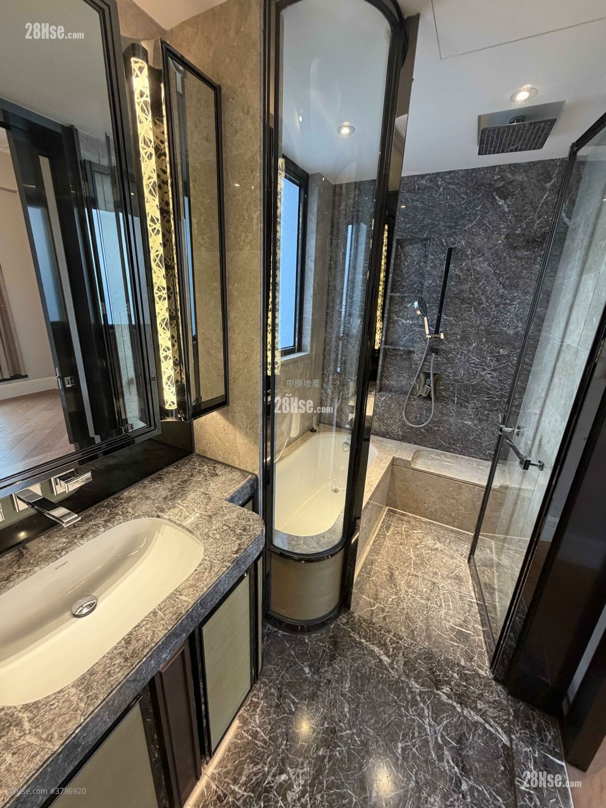 高尔夫御苑 租盘 967 平方尺