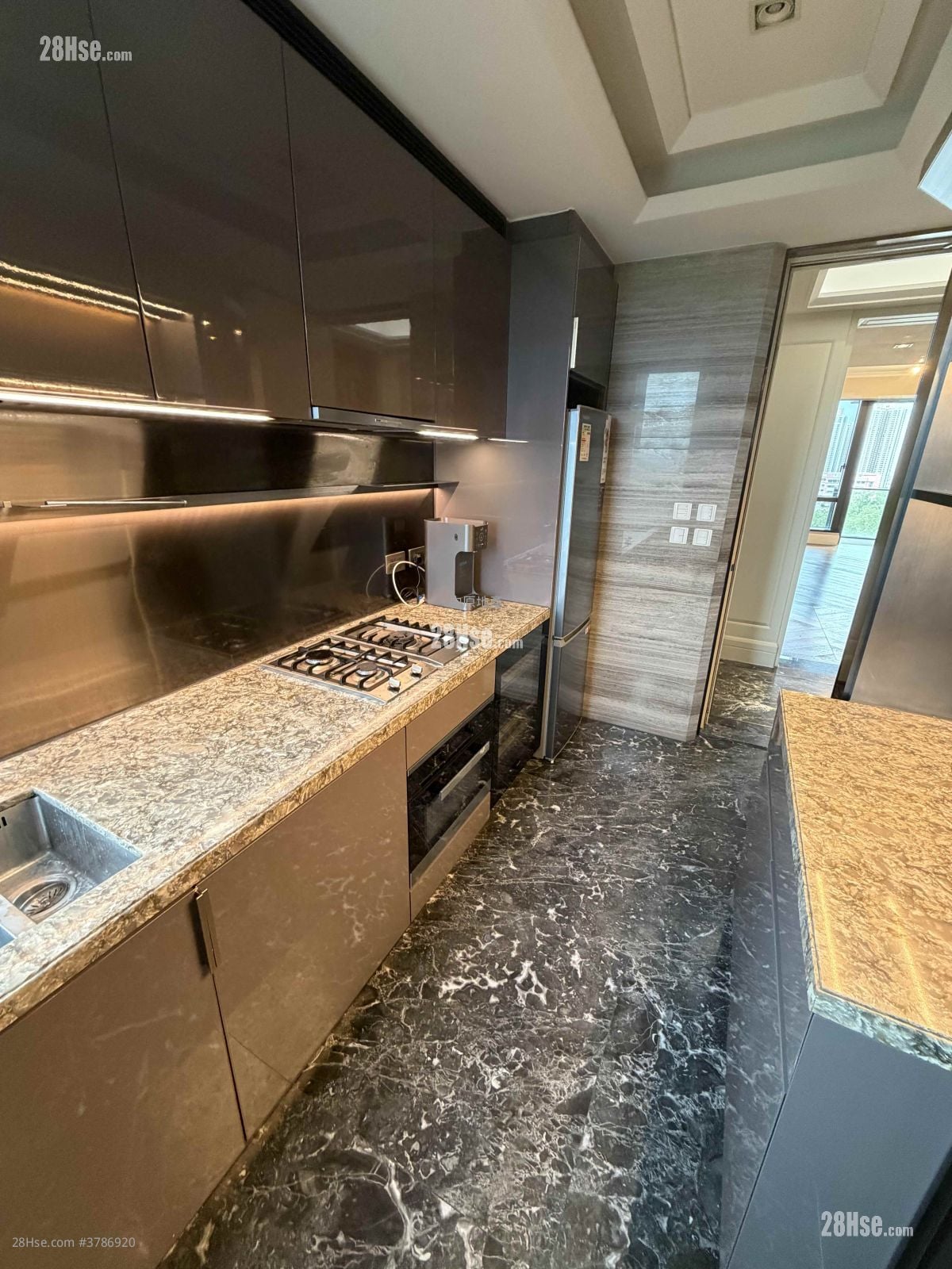 高尔夫御苑 租盘 967 平方尺