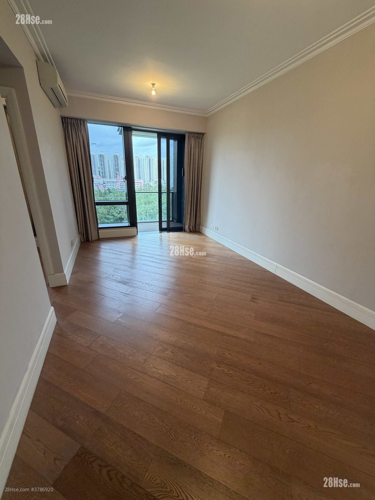 高尔夫御苑 租盘 967 平方尺