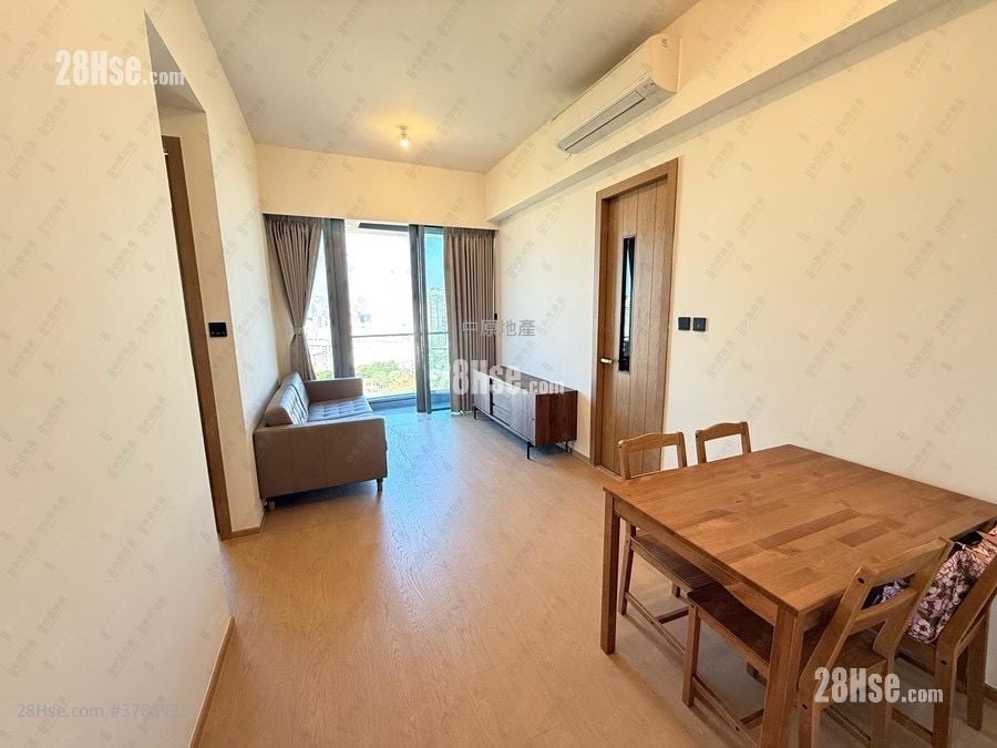 In One Rental 2 Bedrooms , 1 Bathroom 522 ft²