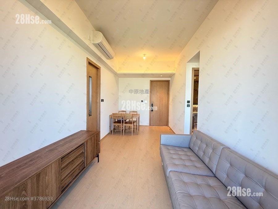 In One Rental 2 Bedrooms , 1 Bathroom 522 ft²