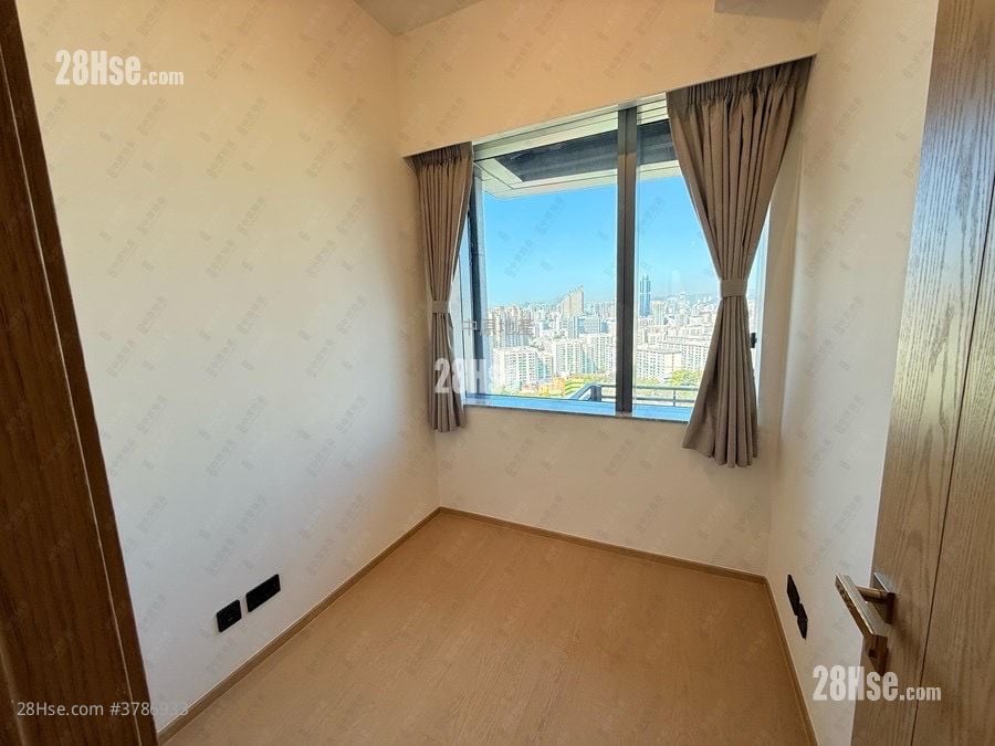 In One Rental 2 Bedrooms , 1 Bathroom 522 ft²