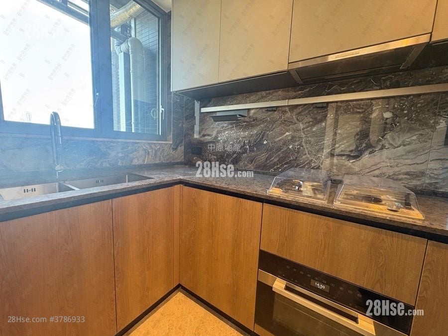 In One Rental 2 Bedrooms , 1 Bathroom 522 ft²