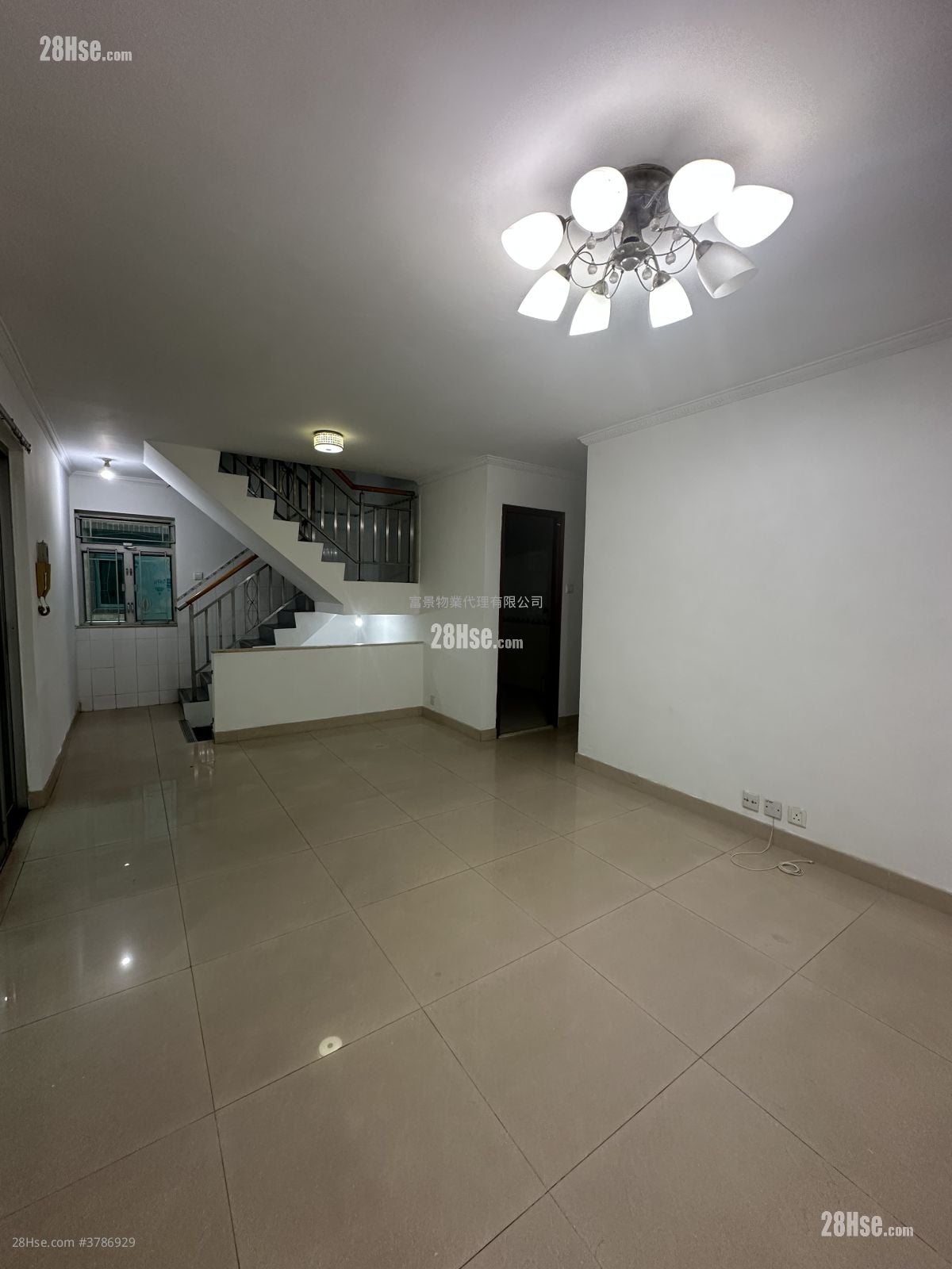 村屋 租盘 3 房 , 1 浴室 653 平方尺