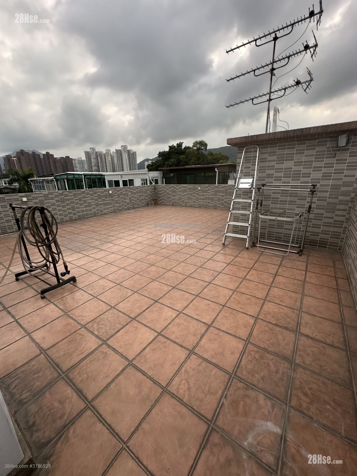 村屋 租盘 3 房 , 1 浴室 653 平方尺