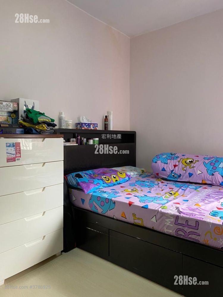 Yan Tsui Court Sell 2 Bedrooms , 1 Bathroom 564 ft²