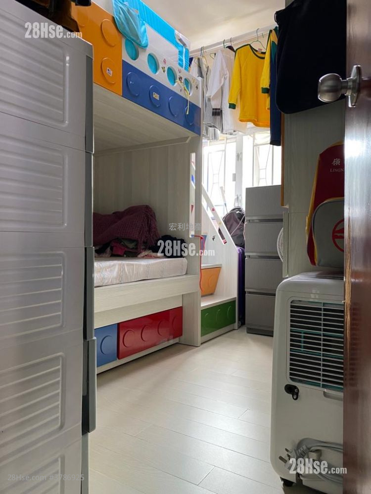 Yan Tsui Court Sell 2 Bedrooms , 1 Bathroom 564 ft²