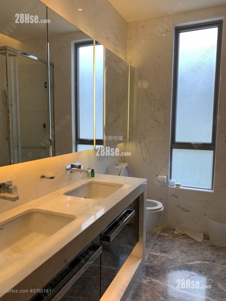 bathroom: The Green Sell 3 Bedrooms , 4 Bathrooms 2,039 ft²