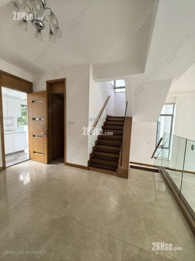 living room: The Green Sell 3 Bedrooms , 4 Bathrooms 2,039 ft²