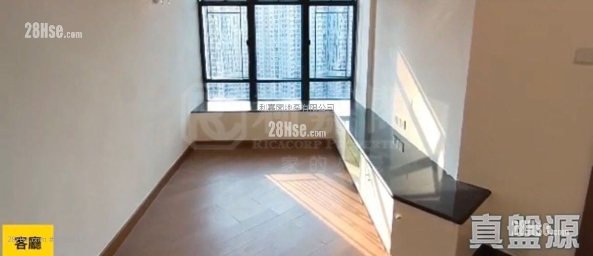 Kornhill Sell 2 Bedrooms , 1 Bathroom 461 ft²