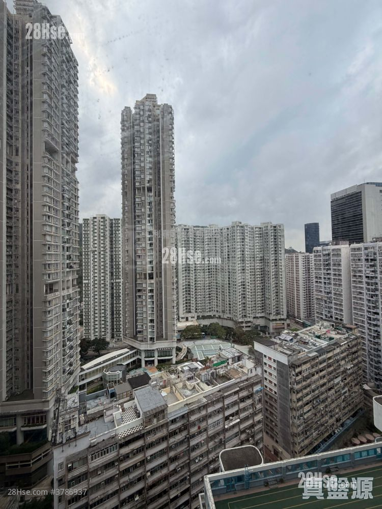 Kornhill Sell 2 Bedrooms , 1 Bathroom 461 ft²