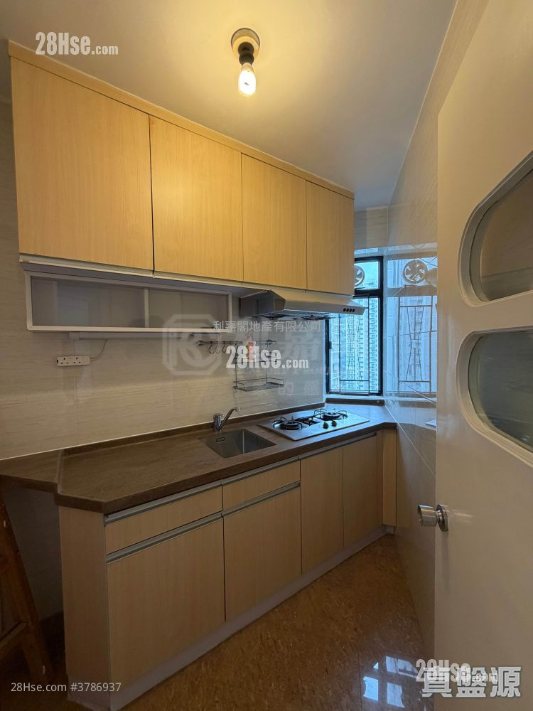 Kornhill Sell 2 Bedrooms , 1 Bathroom 461 ft²