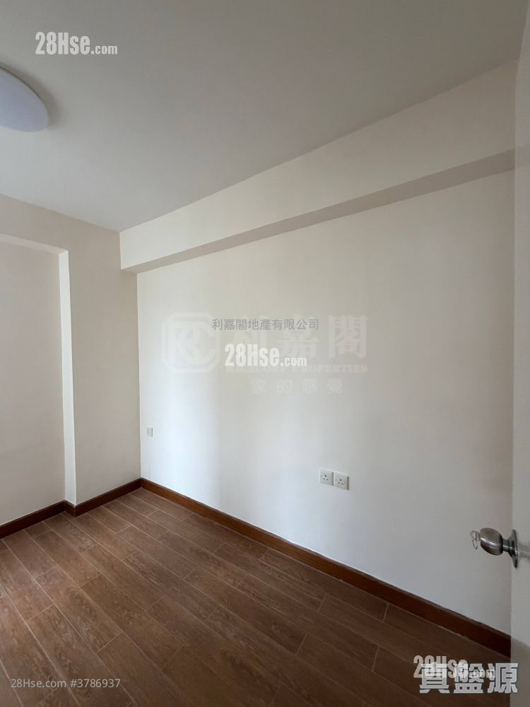 Kornhill Sell 2 Bedrooms , 1 Bathroom 461 ft²