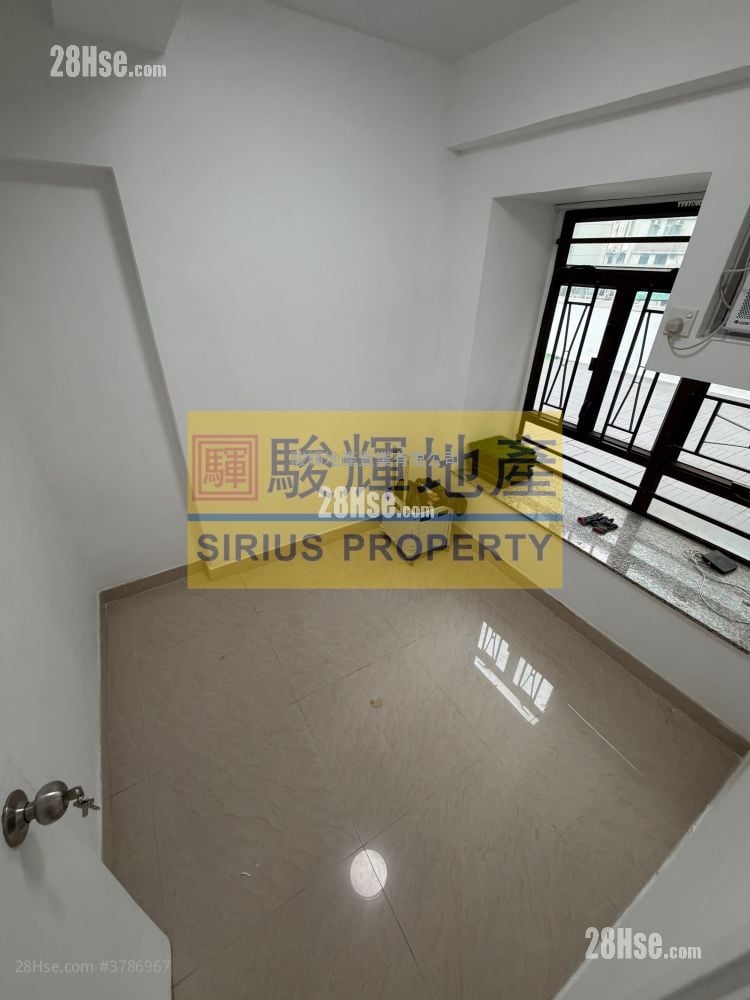 Royal Building Sell 3 Bedrooms , 1 Bathroom 374 ft²