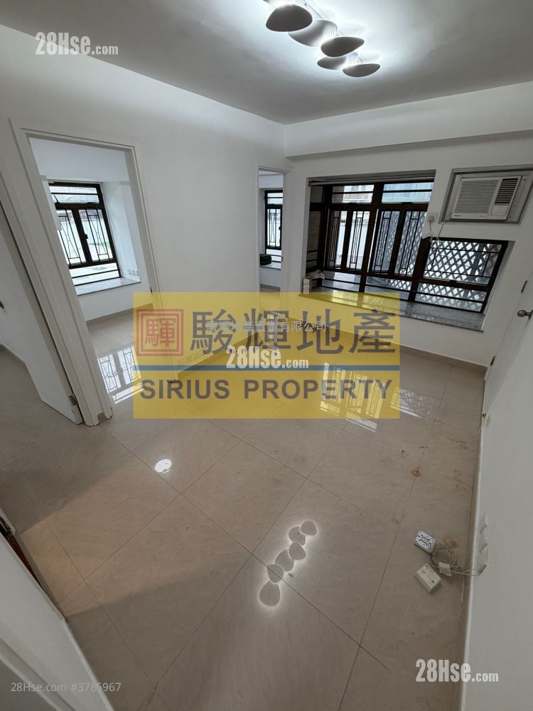 Royal Building Sell 3 Bedrooms , 1 Bathroom 374 ft²