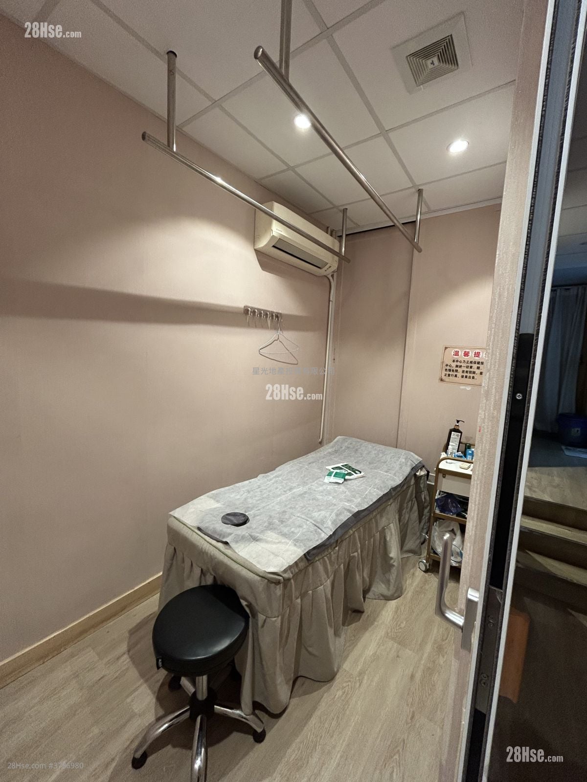 Kwei Un House Rental 3 Bedrooms , 1 Toilet 420 ft²