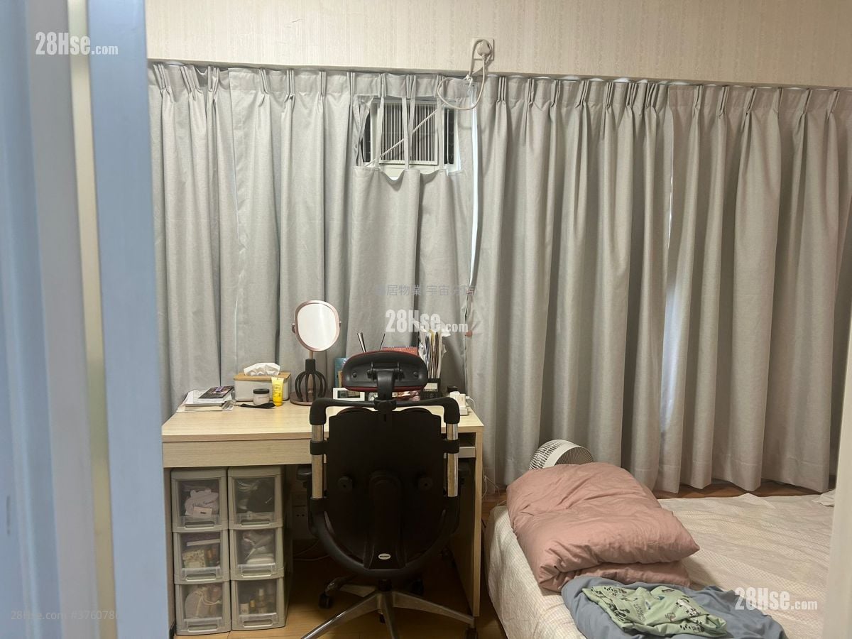 Hung Yu Mansion Sell 2 Bedrooms , 1 Bathroom 405 ft²