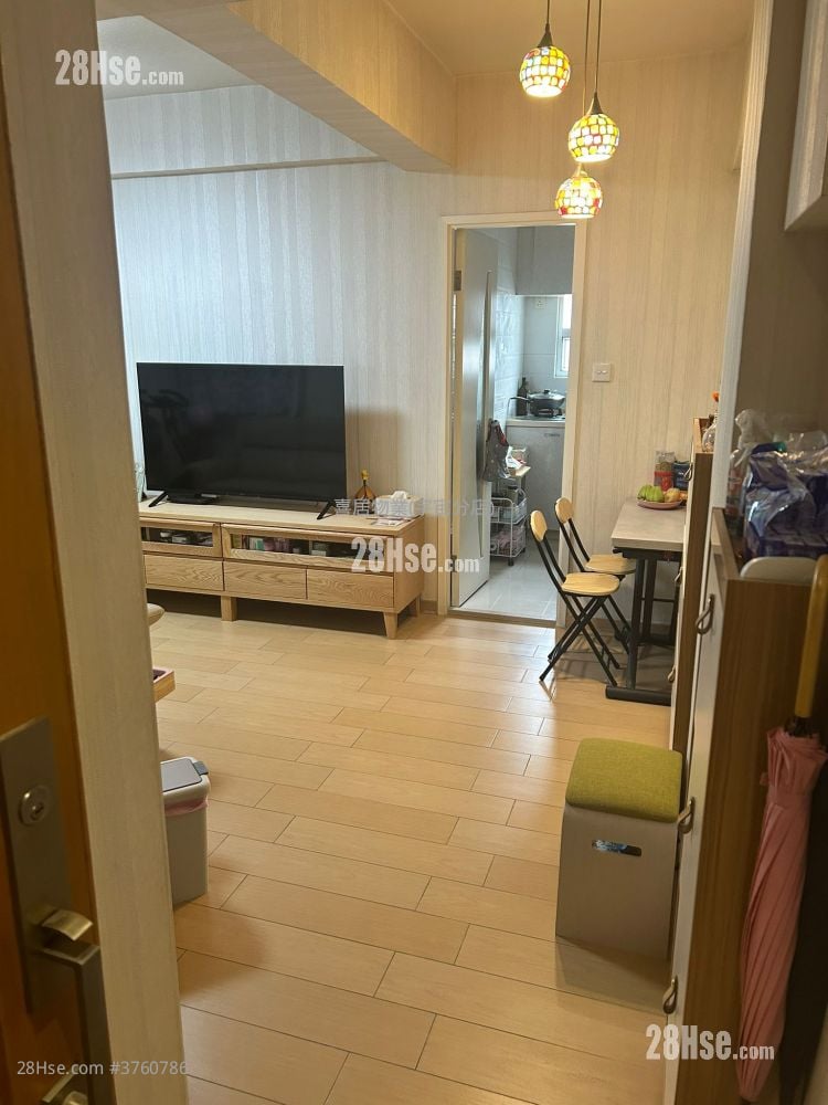 Hung Yu Mansion Sell 2 Bedrooms , 1 Bathroom 405 ft²