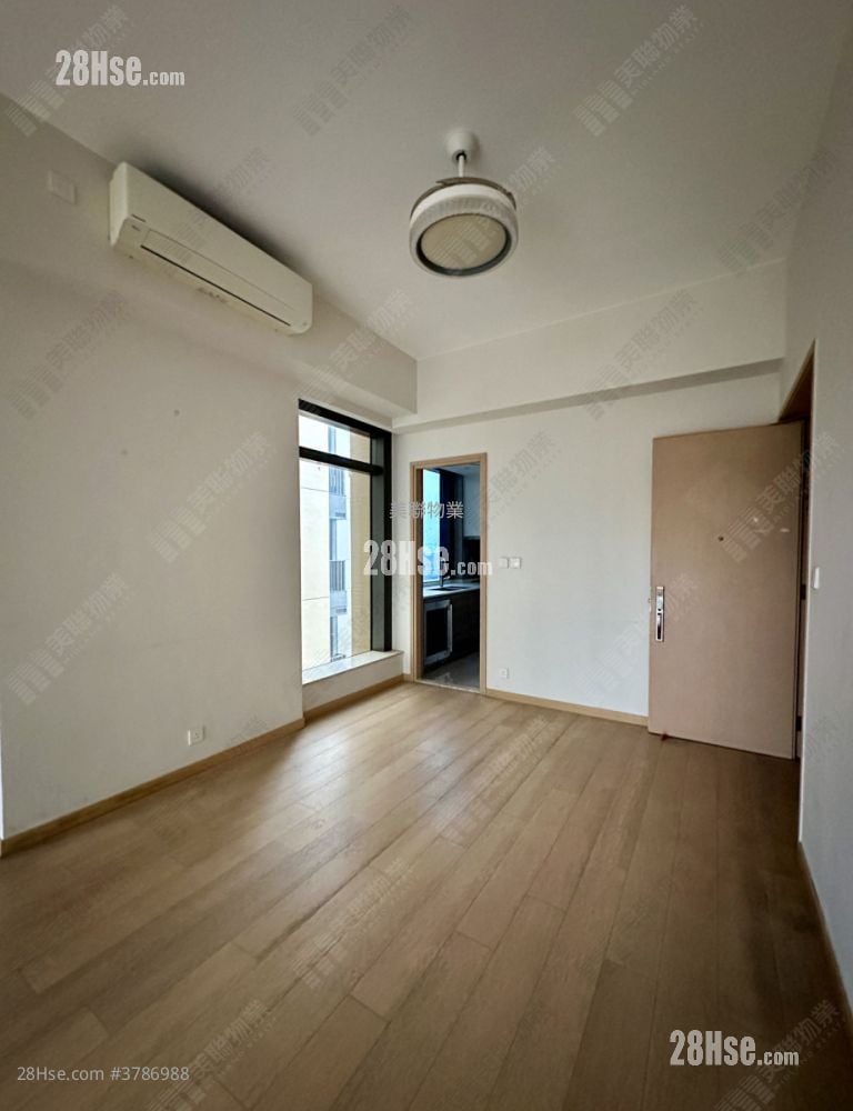 Crescent Green Sell 3 Bedrooms 966 ft²