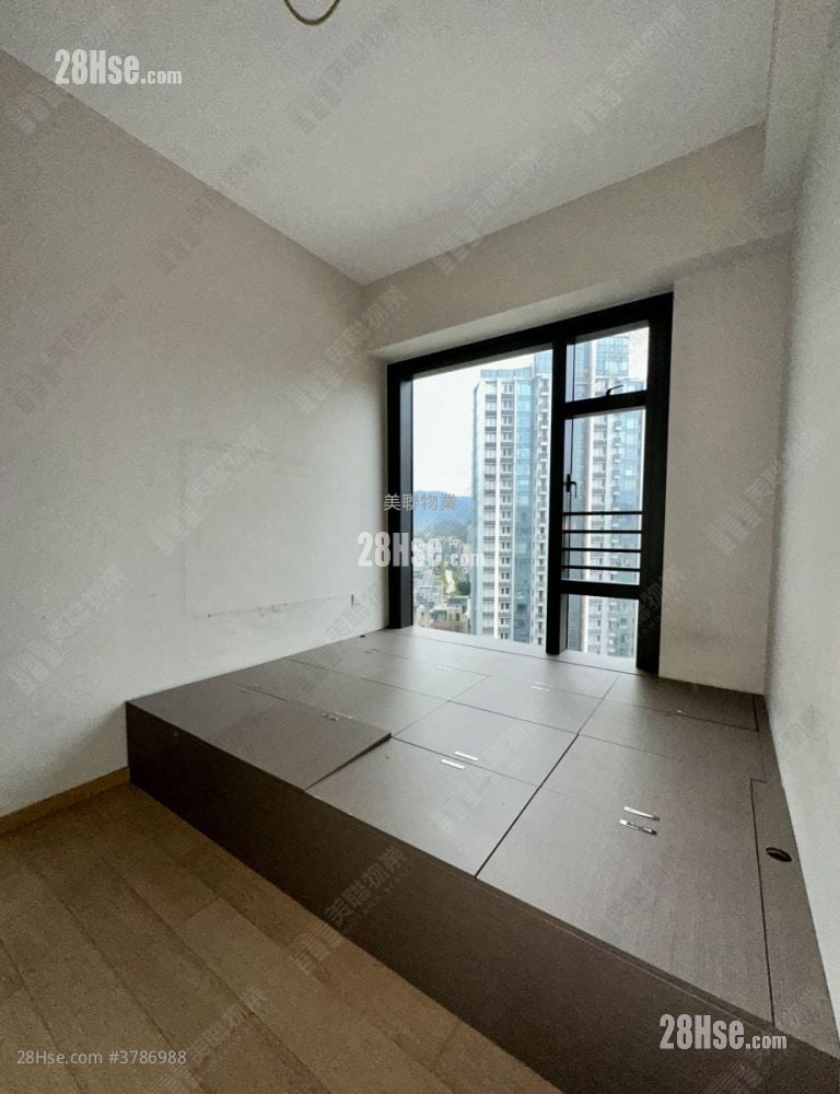 Crescent Green Sell 3 Bedrooms 966 ft²