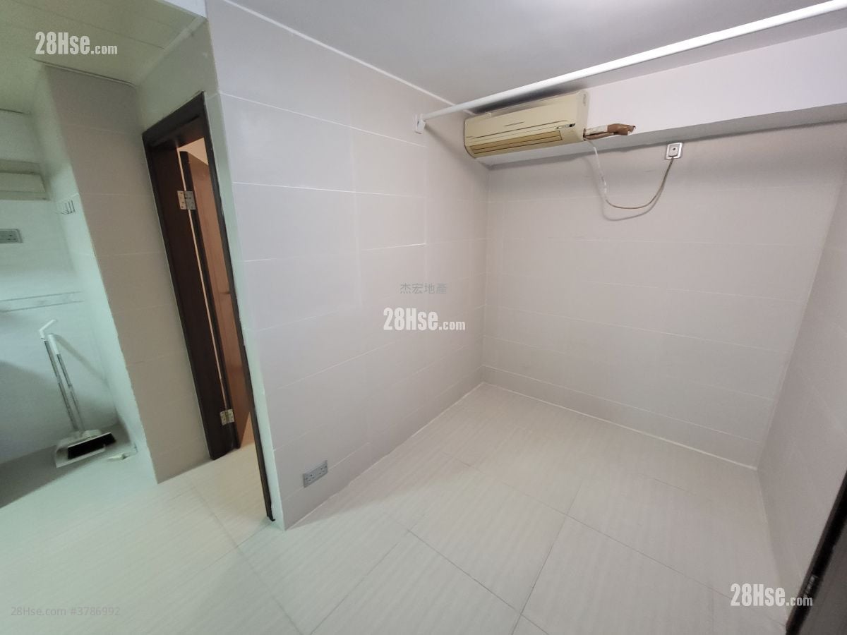 living room: Village Rental 2 Bedrooms , 1 Bathroom 350 ft²