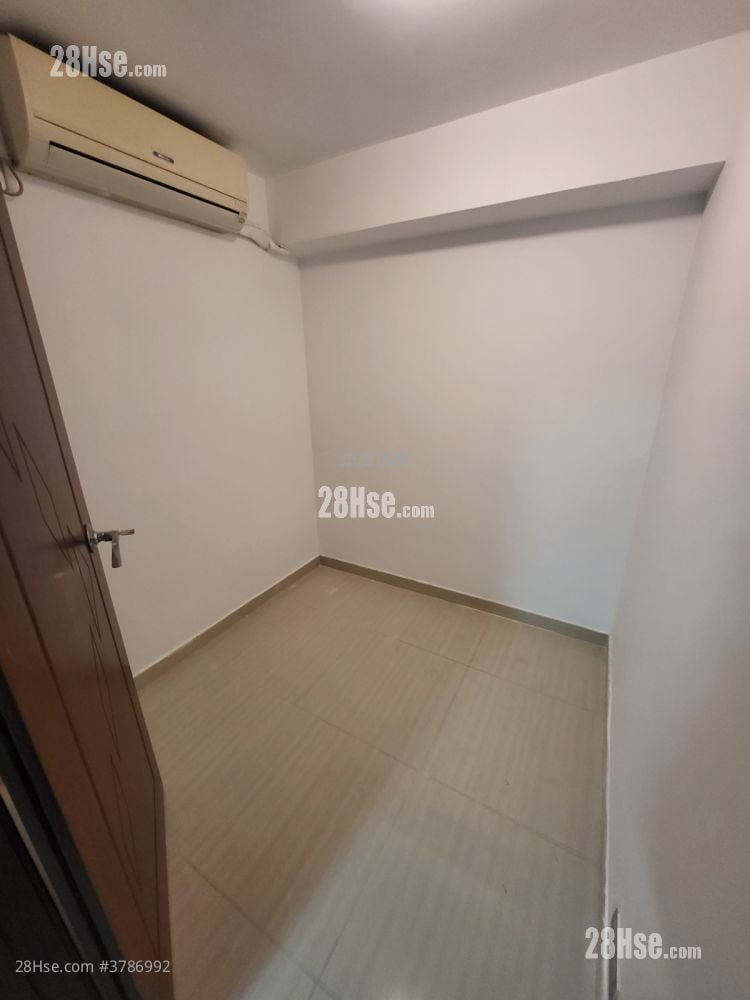 bedroom 2: Village Rental 2 Bedrooms , 1 Bathroom 350 ft²
