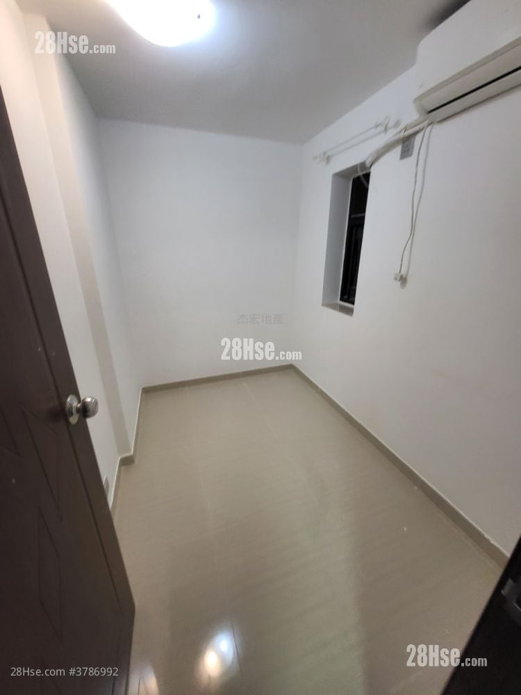 bedroom 1: Village Rental 2 Bedrooms , 1 Bathroom 350 ft²